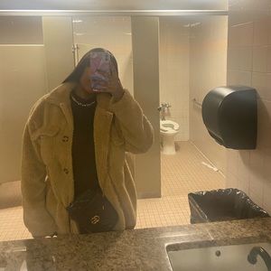 Meet your Posher, Alexis